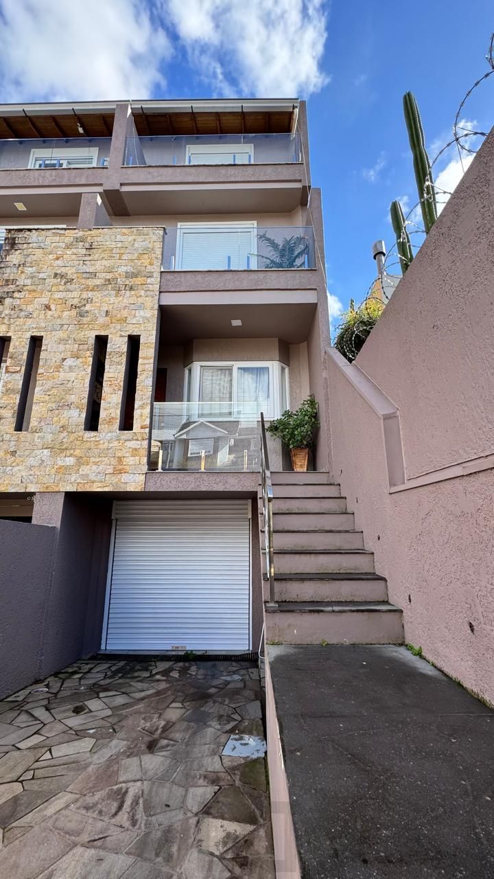 Linda Casa 3d, garagem fechada, no Bairro Guarujá, Porto Alegre - RS — foto 1