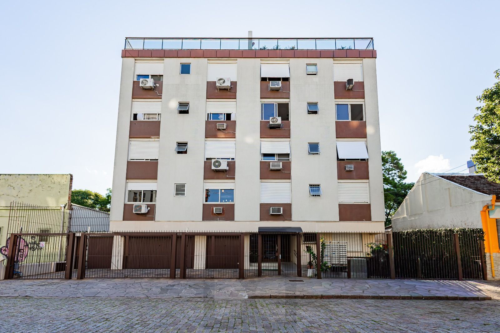 Apartamento a venda com dois dormitorios e vaga coberta no bairro Menino Deus. — foto 30