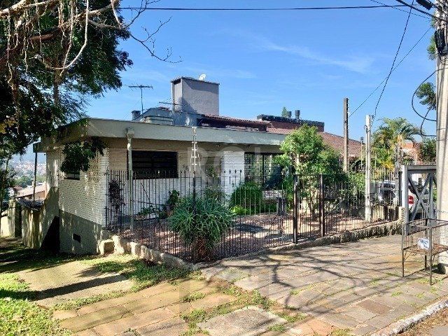 Casa de 3 dormitórios no bairro Bom Jesus — foto 1