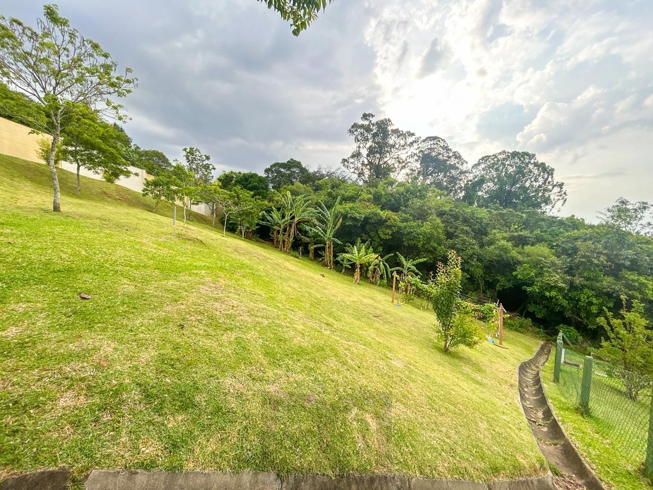 Casa em Condomínio com 03 quartos, 01 suíte e 02 vagas cobertas - Teresópolis — foto 34