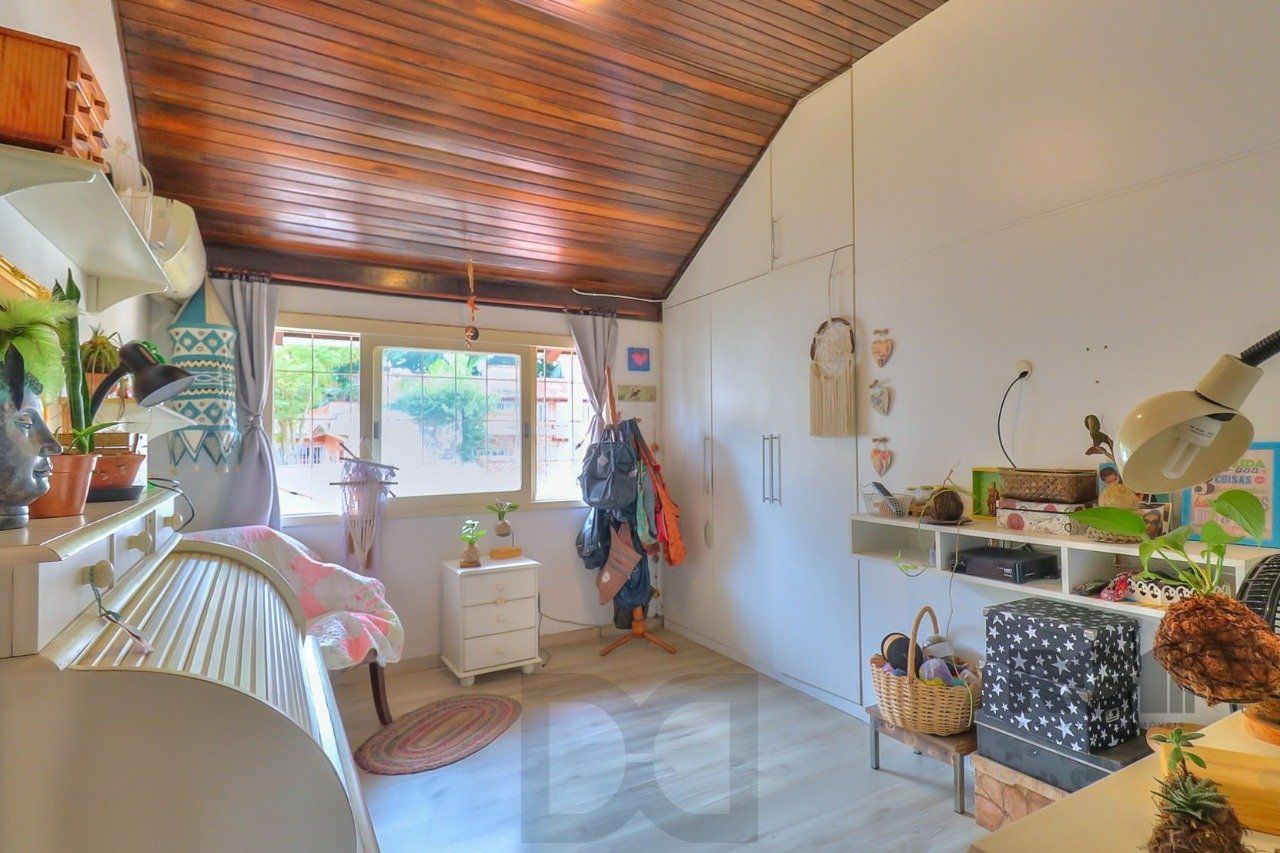 Casa a venda composta de 4 dormitórios no bairro Jardim Isabel em Porto Alegre — foto 14