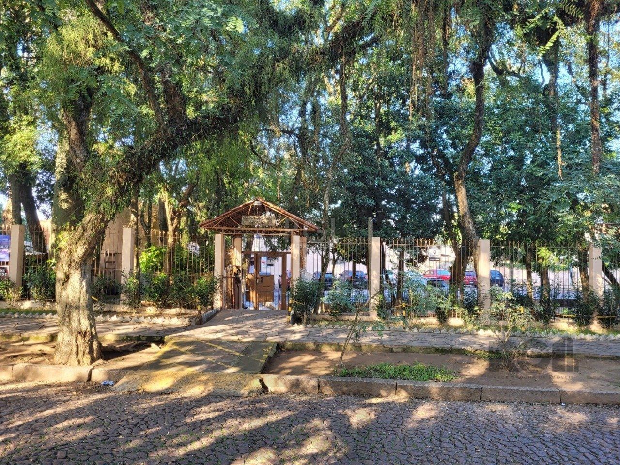 Sobrado para Venda - 36m², 2 dormitórios, 1 vaga - Guarujá, Porto Alegre — foto 1