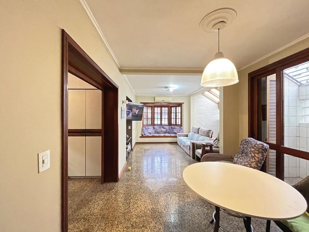 Casa semimobiliada com 5 dormitórios, piscina e 3 vagas no Camaquã Porto Alegre — foto 6
