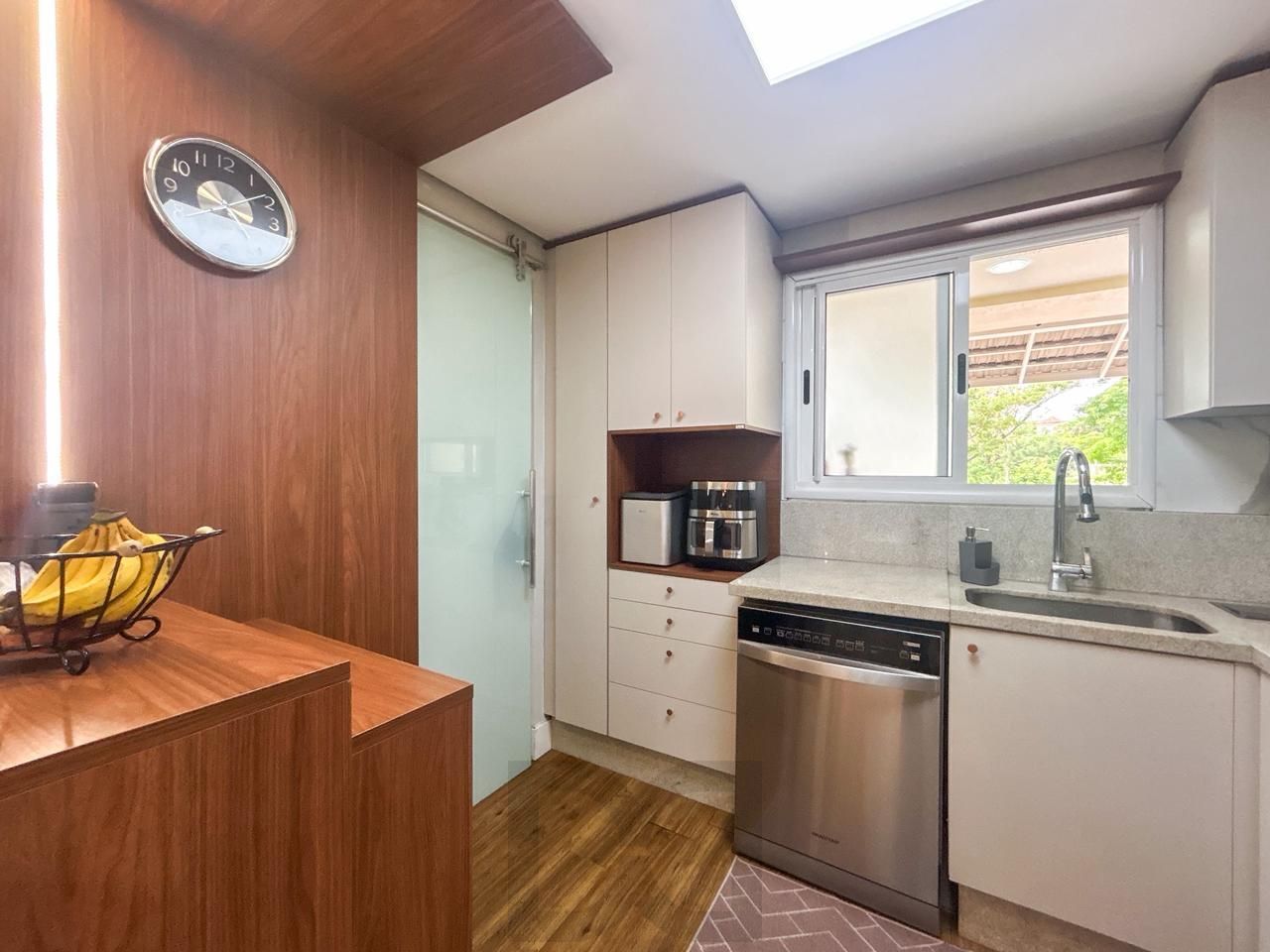Casa em Condomínio com 03 quartos, 01 suíte e 02 vagas cobertas - Teresópolis — foto 3