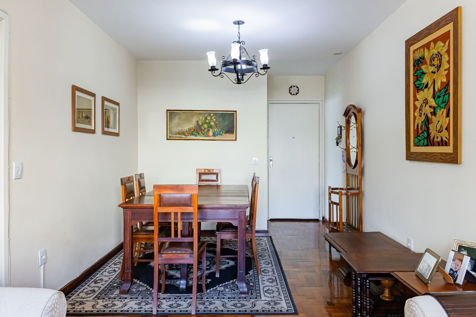 Apartamento a venda com dois dormitorios e vaga coberta no bairro Menino Deus. — foto 6