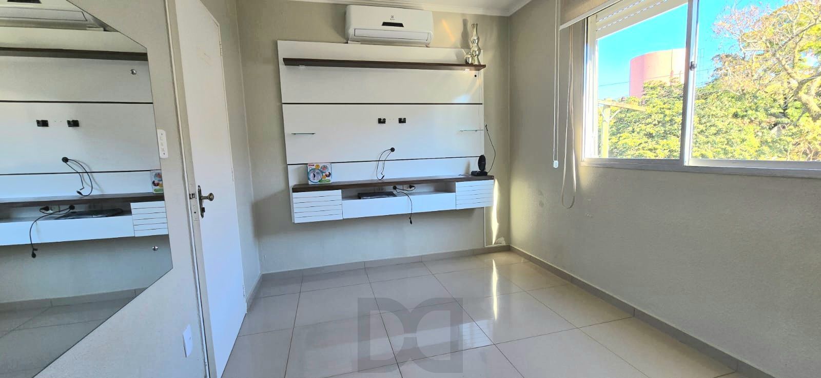 ótimo apartamento, 02 dormitórios, totalmente reformado e semimobiliado, com churrasqueira no Bairro Santa Tereza - 02 vagas de garagem — foto 9