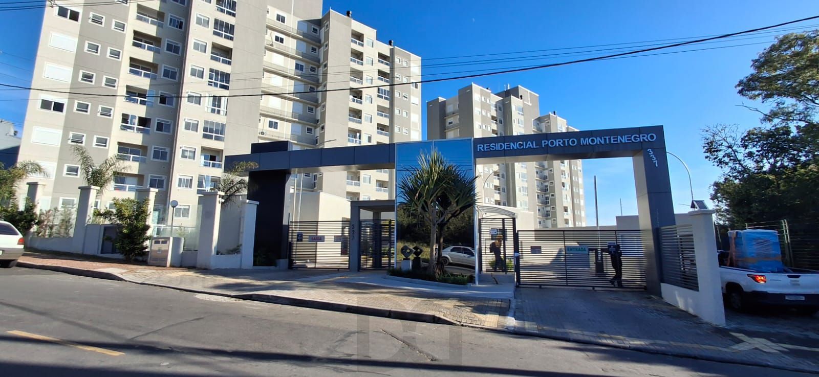 Apartamento 2 dormitórios, suíte, sacada com churrasqueira, 1 vaga, Jardim Itu, Porto Alegre — foto 2