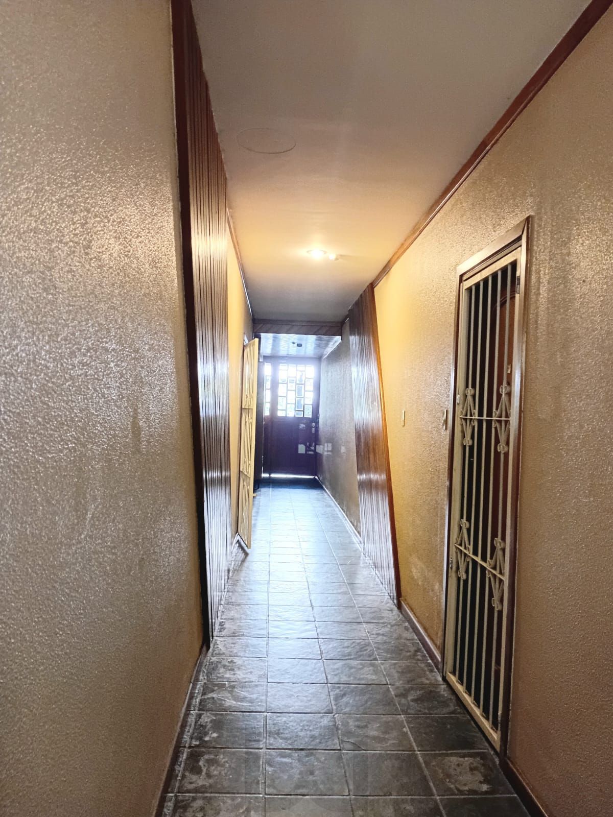 Apartamento 3 dormitórios, frente, sacada no bairro Santana - Porto Alegre - RS — foto 2