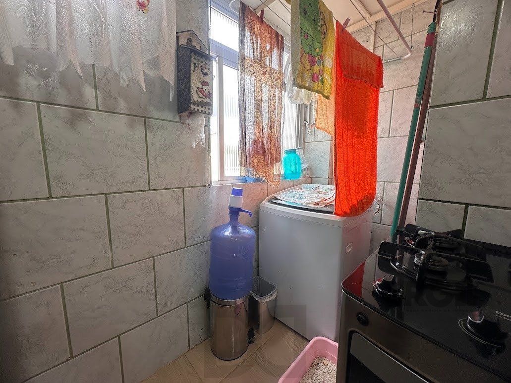 Apartamento a venda, dois dormitórios mobiliado no bairro Cristal. — foto 13