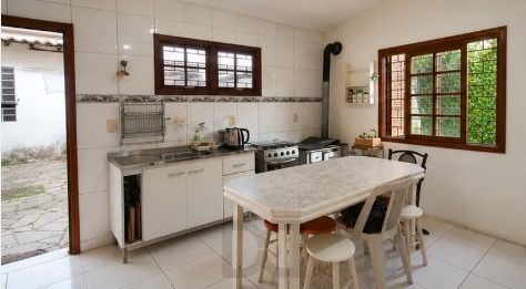 Casa 4 domitorios sendo uma suite com 6 vagas em 195m2 no bairro Guaruja. — foto 6