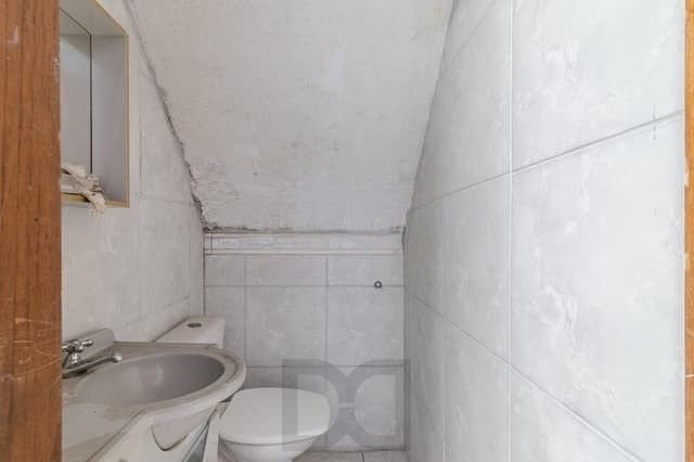 Casa com 04 quartos no Bairro : Partenon em Porto Alegre/RS — foto 25