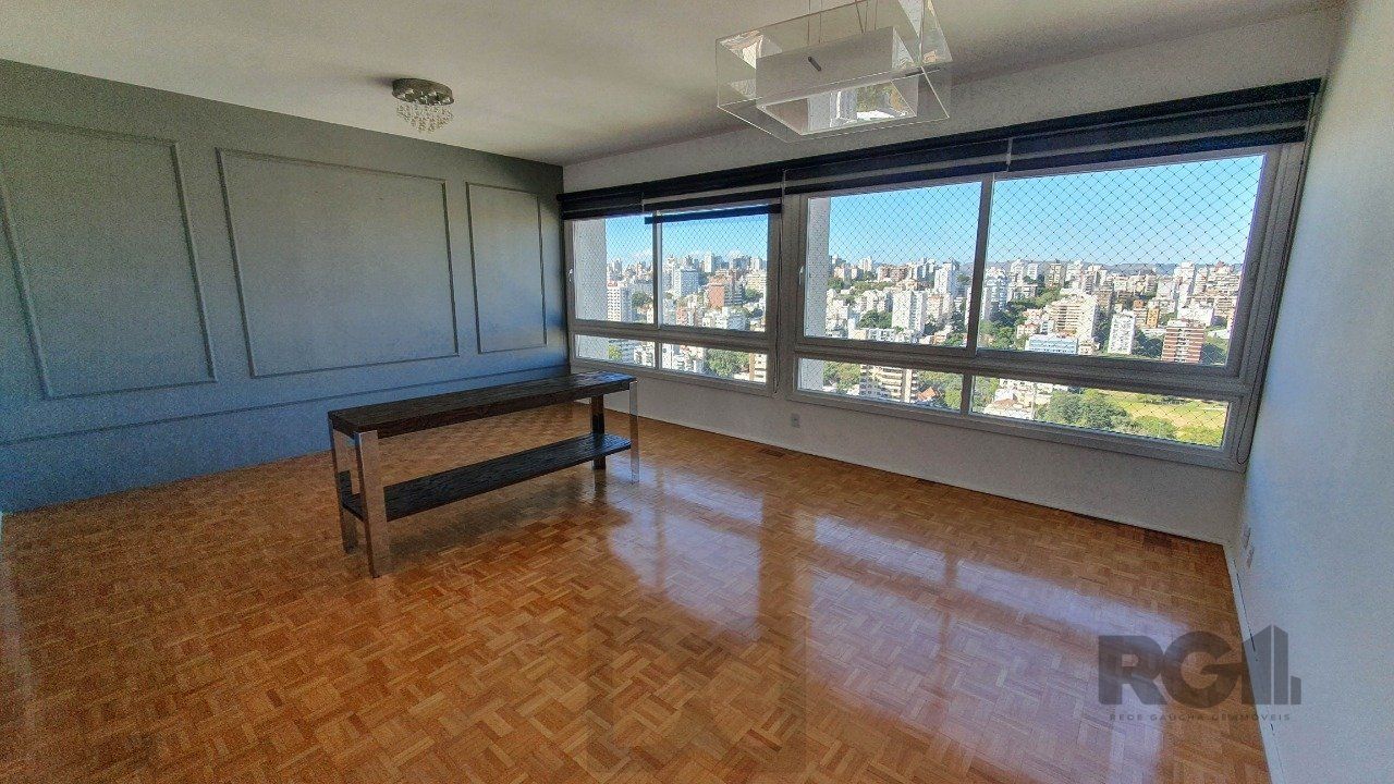 Apartamento com 4 quartos, vaga de garagem, no bairro Moinhos de Vento, Poa/RS — foto 1