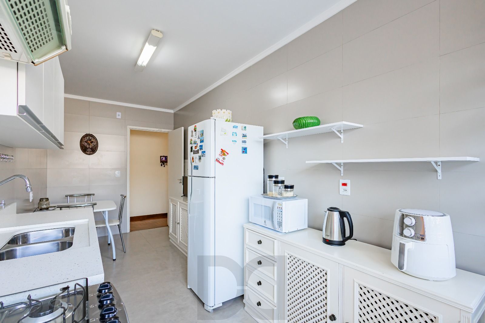 Apartamento a venda com dois dormitorios e vaga coberta no bairro Menino Deus. — foto 14
