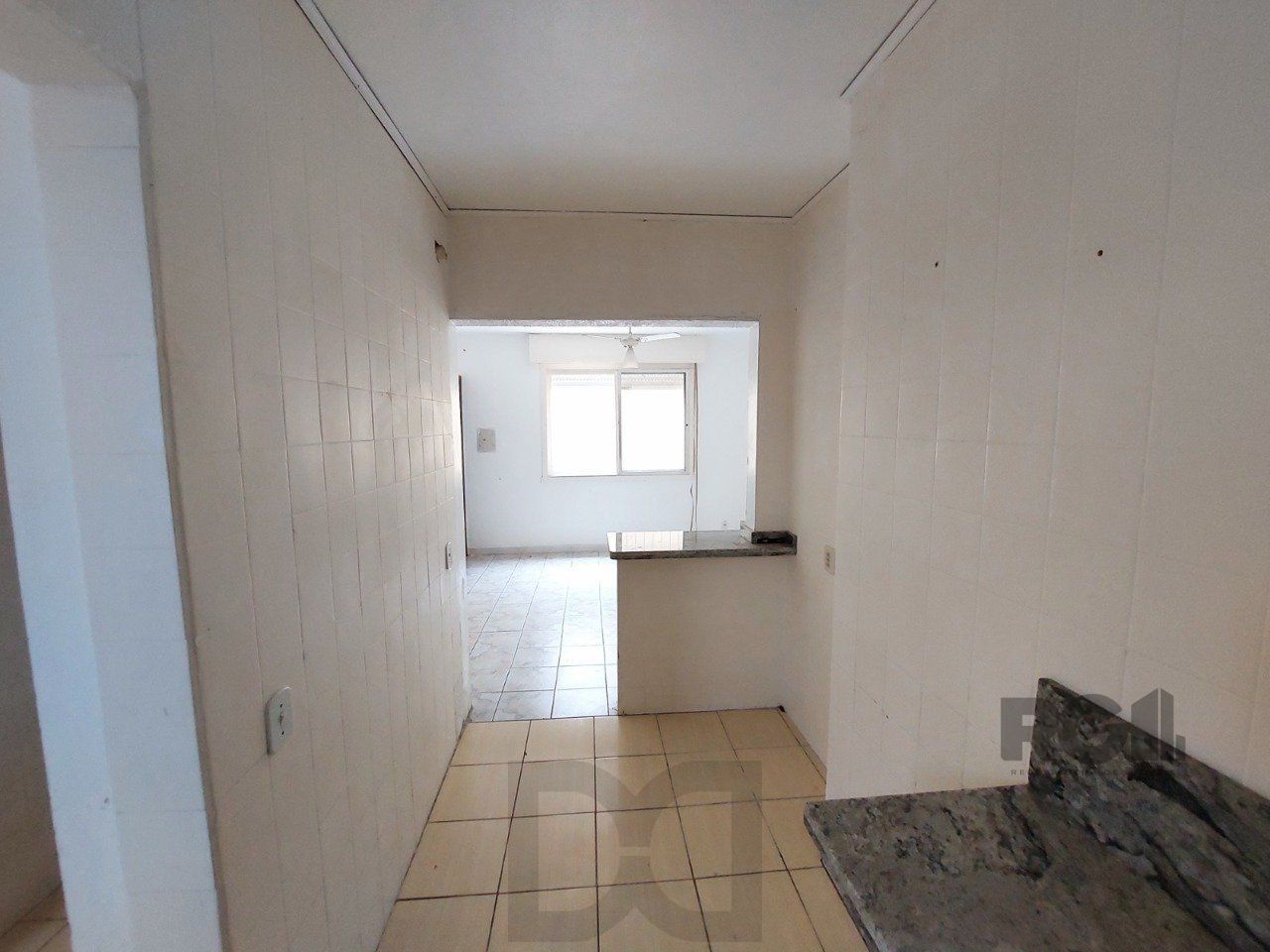 APTO 02 DORMITÓRIOS AMPLAS PEÇAS - 01 VAGA ESCRITURADA NO BAIRRO TRISTEZA — foto 6