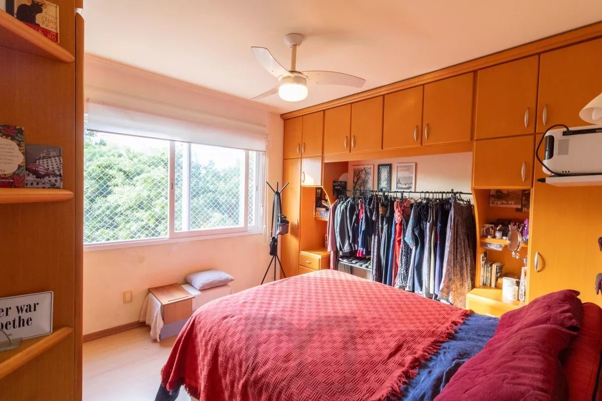Apartamento 02 dormitórios - sacada com churrasqueira peças amplas em Tradicional condomínio no Bairro Cavalhada - 01 vaga escriturada — foto 18