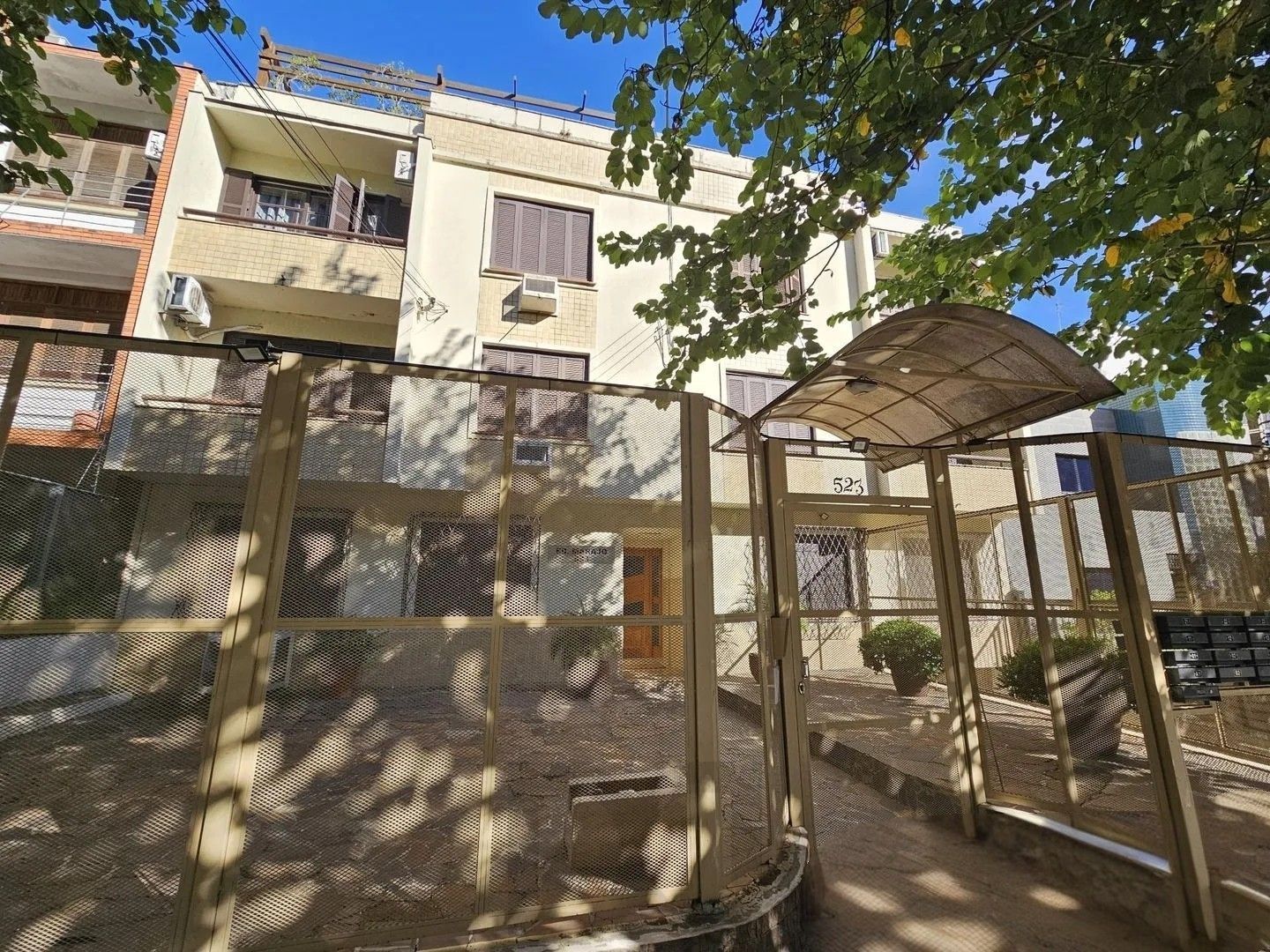 Apartamento de 02 quartos semimobiliado no Bairro Petropólis — foto 1