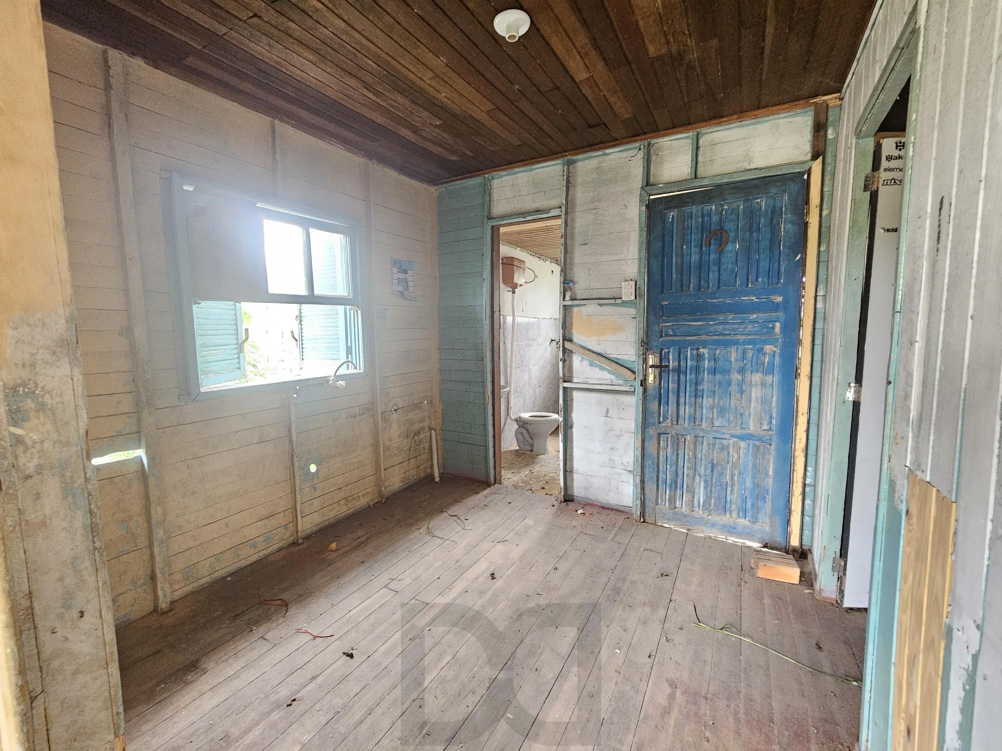 Terreno plano com Casa em Madeira 2d, 1Banh, Restinga, Porto Alegre — foto 6