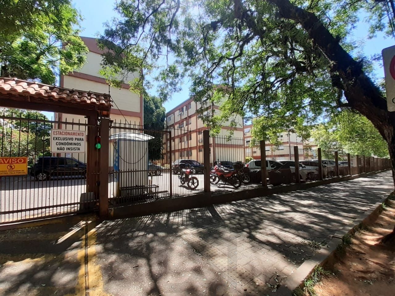 Apartamento de 3 dormitórios ,1 vaga rotativa ,portaria 24 horas , ultimo andar sem elevador ! — foto 3