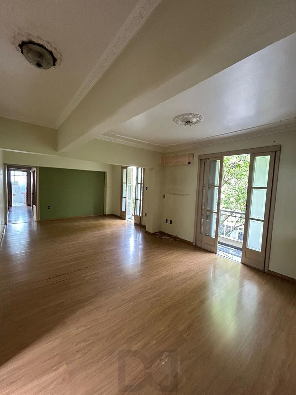 Apartamento com 03 quartos e 02 banheiros no Centro Histórico de Porto Alegre — foto 1