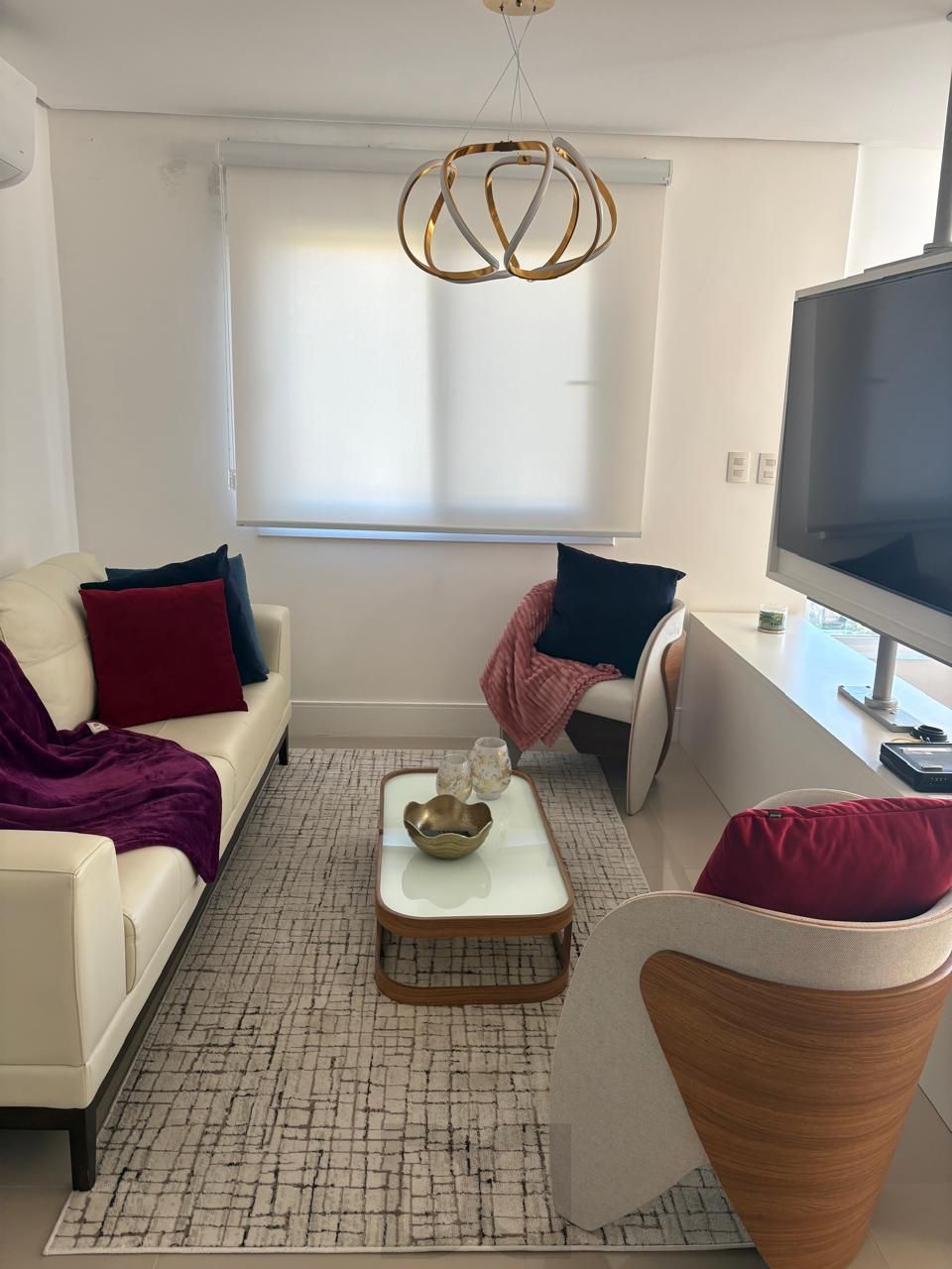 Apartamento à venda no Bairro Tristeza – Mobiliado. Lindo apartamento de 3 dormitórios, transformado em 2 dormitorios, sendo 1 suíte, com excelente distribuição dos ambientes. — foto 3