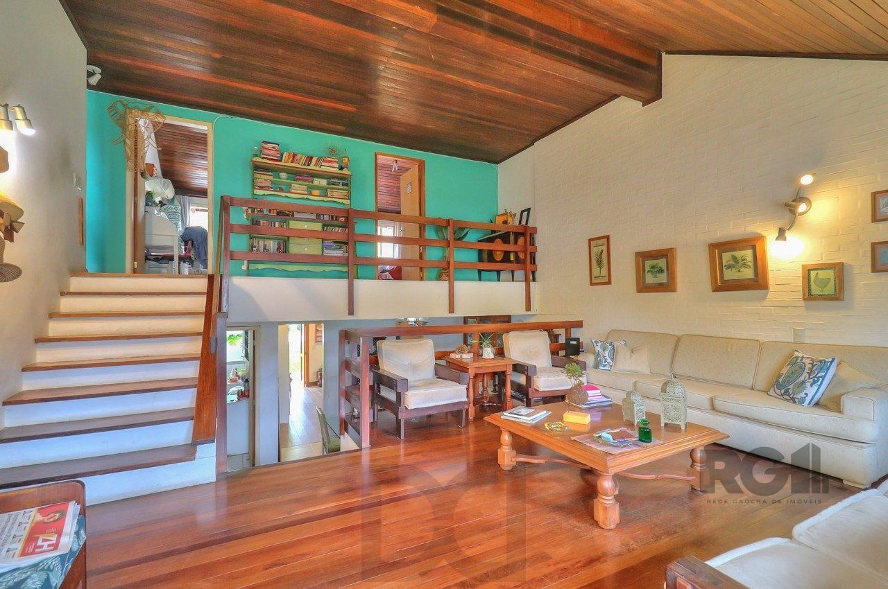 Casa a venda composta de 4 dormitórios no bairro Jardim Isabel em Porto Alegre — foto 6