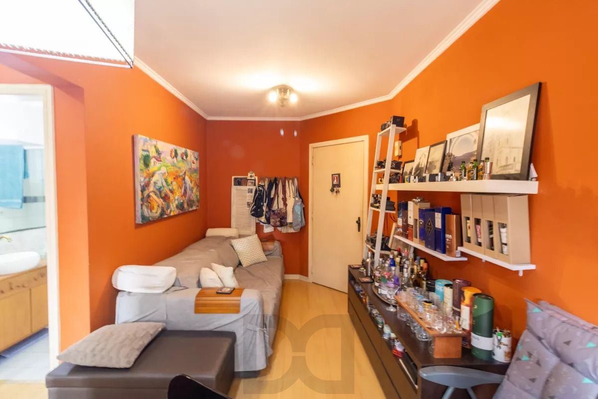 Apartamento 02 dormitórios - sacada com churrasqueira peças amplas em Tradicional condomínio no Bairro Cavalhada - 01 vaga escriturada — foto 4