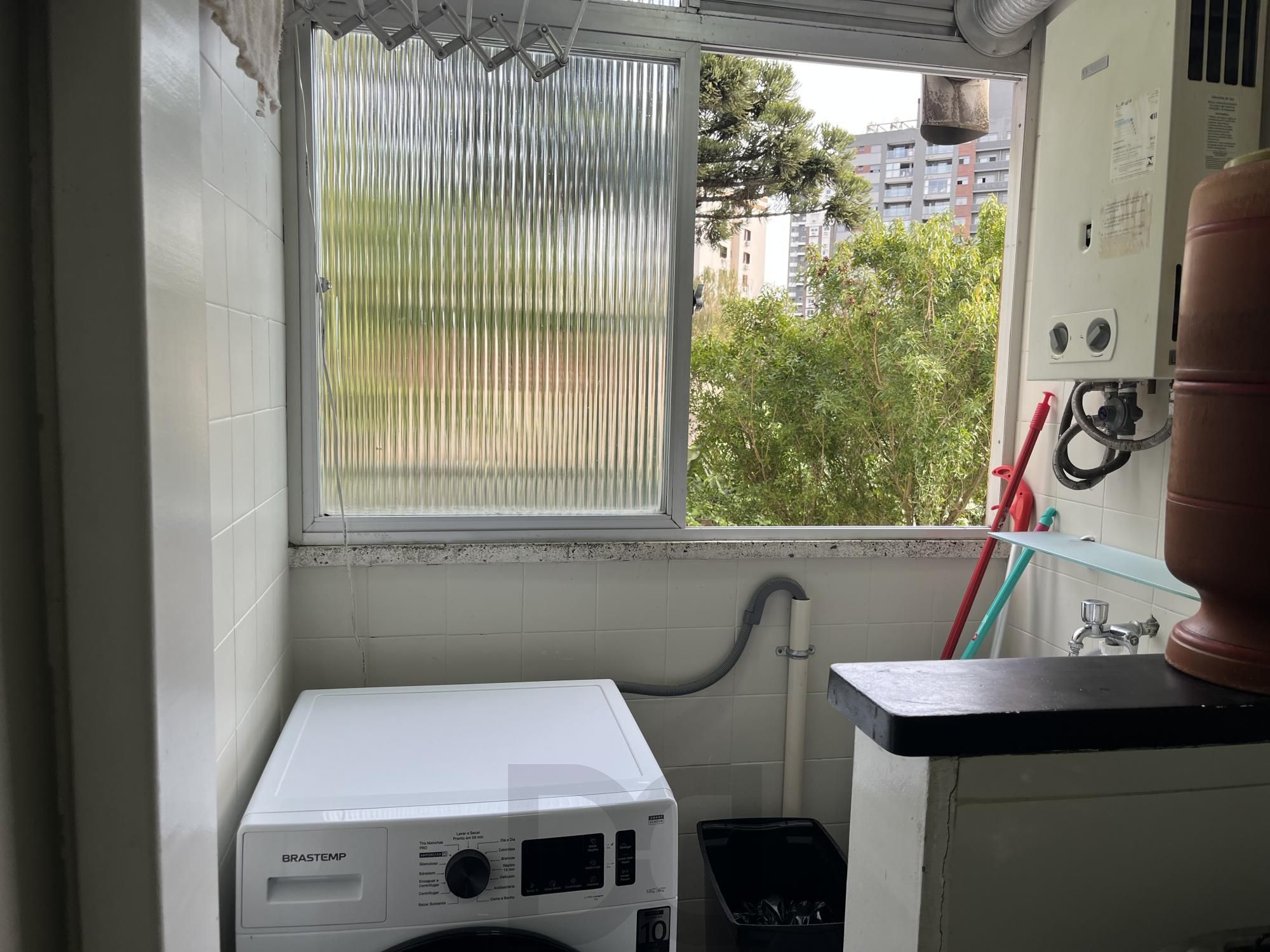 Apartamento com 02 quartos no Bairro Passo da Areia, Porto Alegre — foto 13