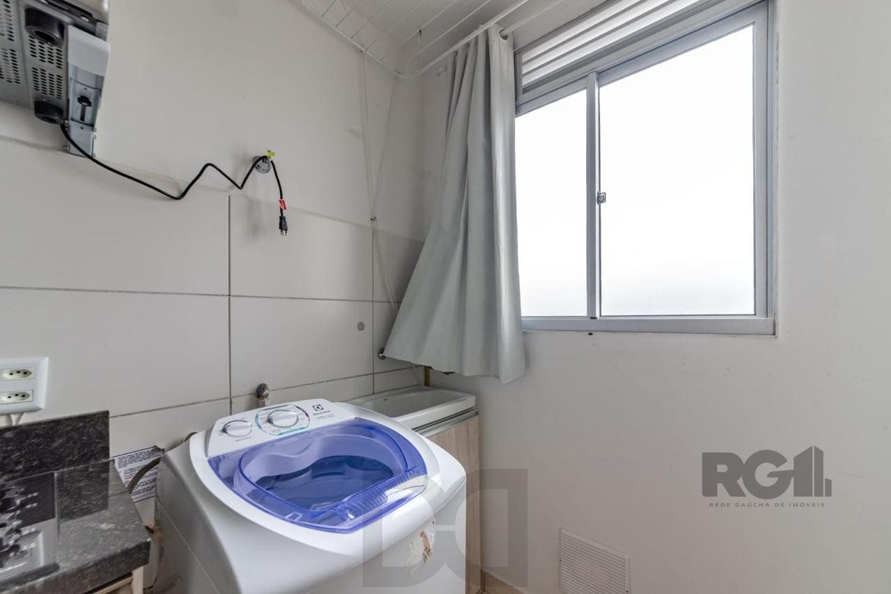 Apartamento 2 dormitórios e uma vaga no bairro morro santana com sacada. — foto 8
