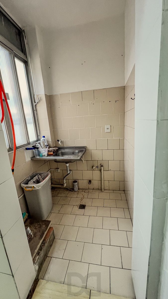 Apartamento com 02 quartos e 01 vaga, no Bairro Navegantes em Porto Alegre — foto 30