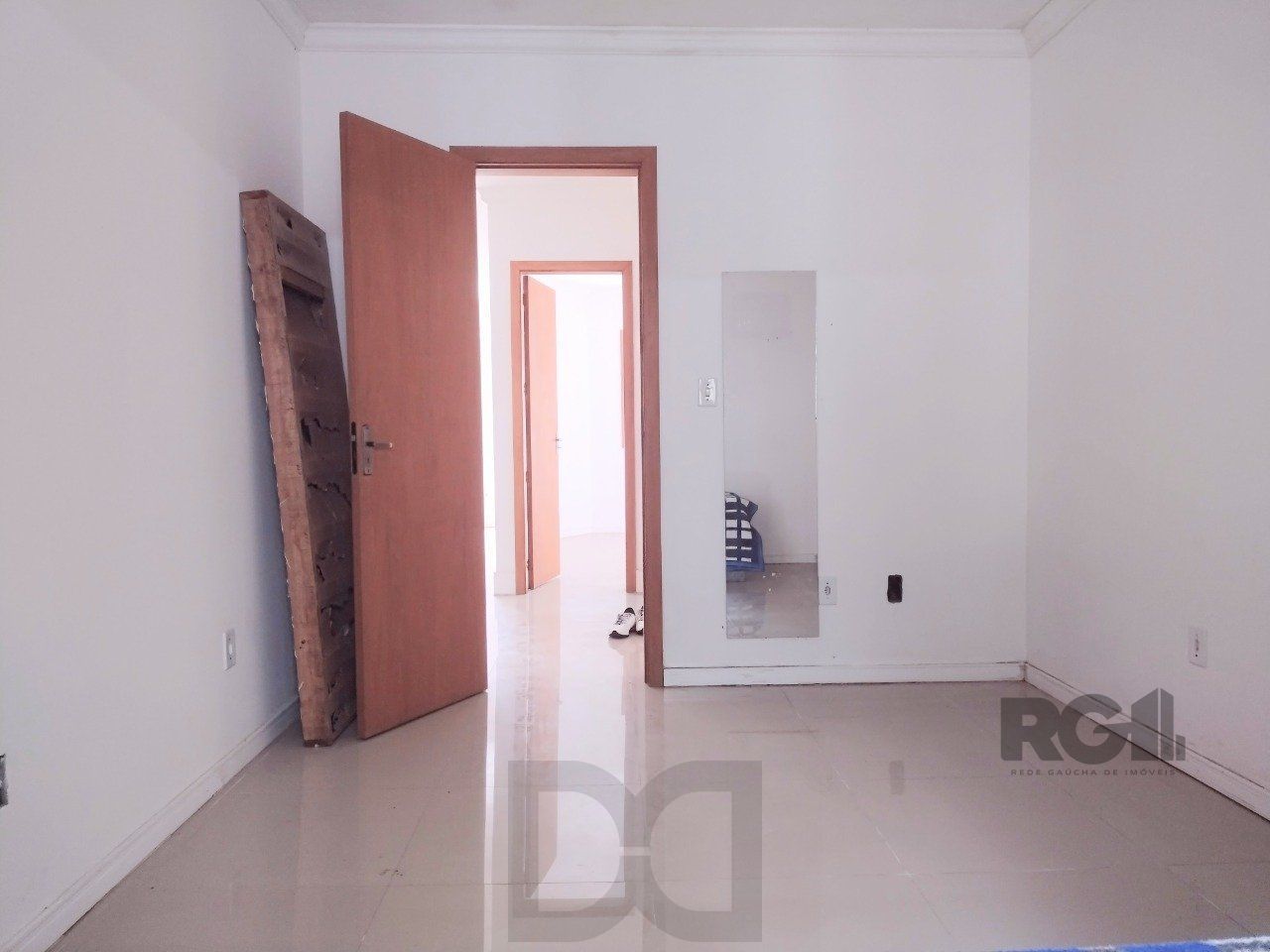 CASA TÉRREA - 2 DORMITÓRIOS, ÁREA COBERTA COM CHURRASQUEIRA , TERRAÇO - 02 VAGAS — foto 7