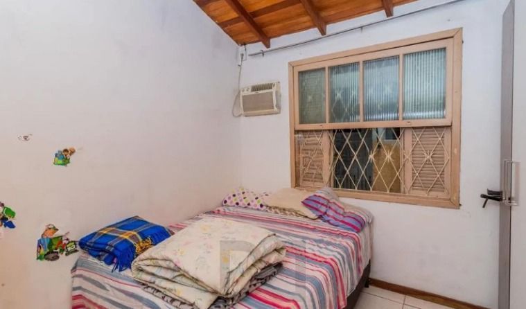 Casa de 3 dormitórios , com suíte , banheiro social , 2 apartamentos de 1 dormitório nos fundos , vaga para 3 carros ! — foto 12