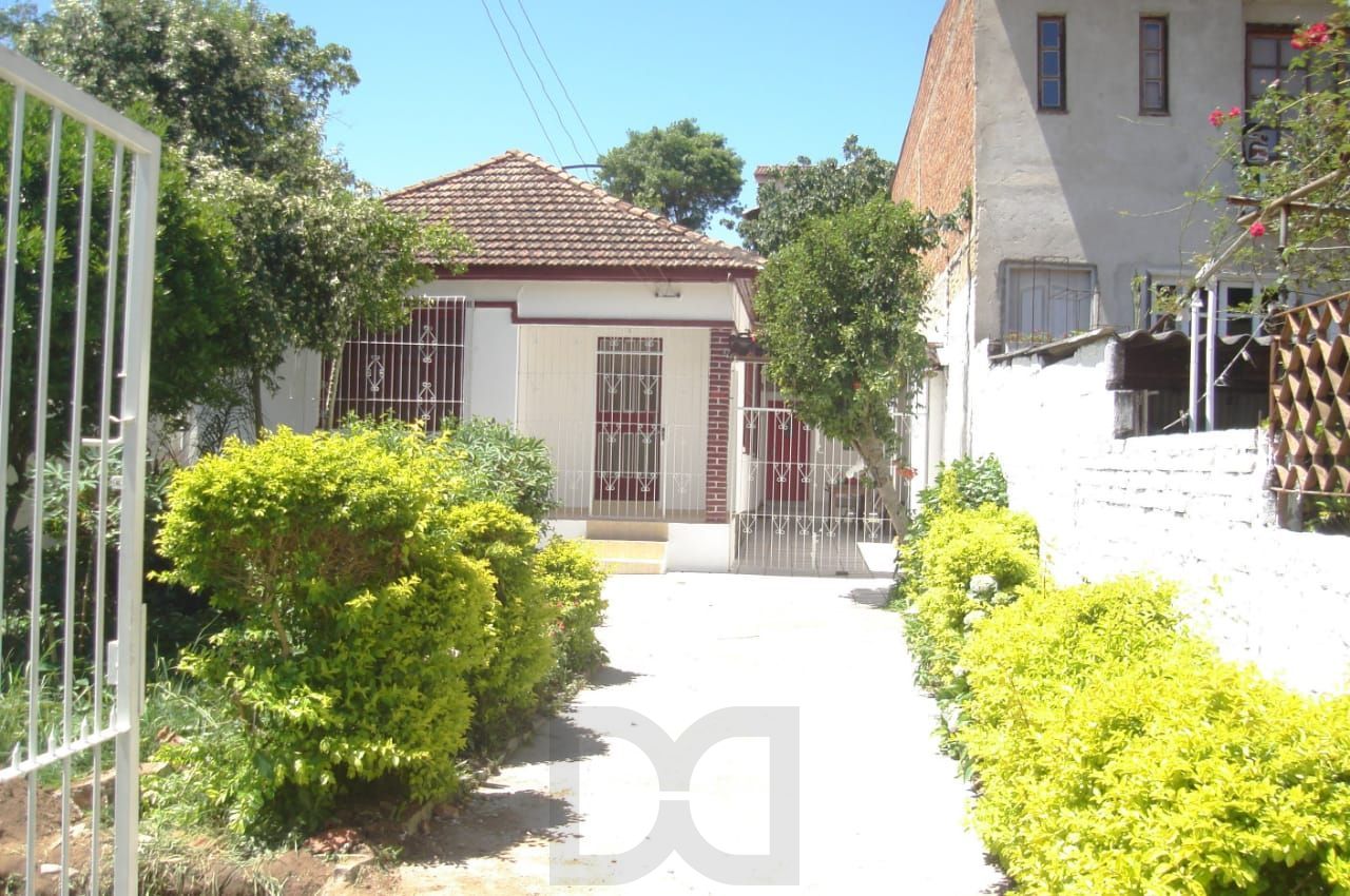 Vende Casa térrea com ótimo pátio - Ótima localização próximo do Hospital Conceição, supermercados, escolas, shopping — foto 1