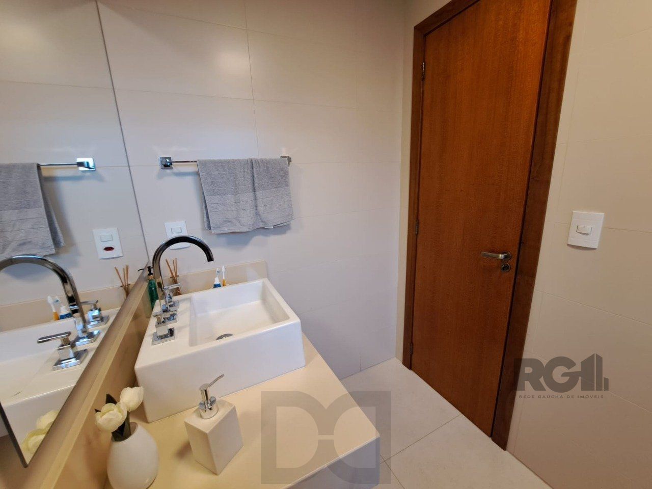Casa em Condomínio com 03 quartos e 02 vagas no Bairro Nonoai — foto 38