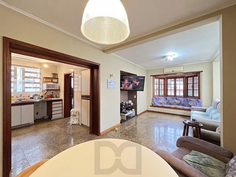 Casa semimobiliada com 5 dormitórios, piscina e 3 vagas no Camaquã Porto Alegre — foto 7
