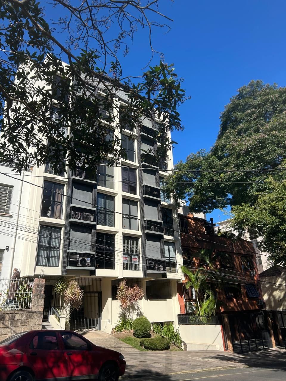 Sala Comercial com vaga coberta no bairro Petrópolis em Porto Alegre Rs — foto 1
