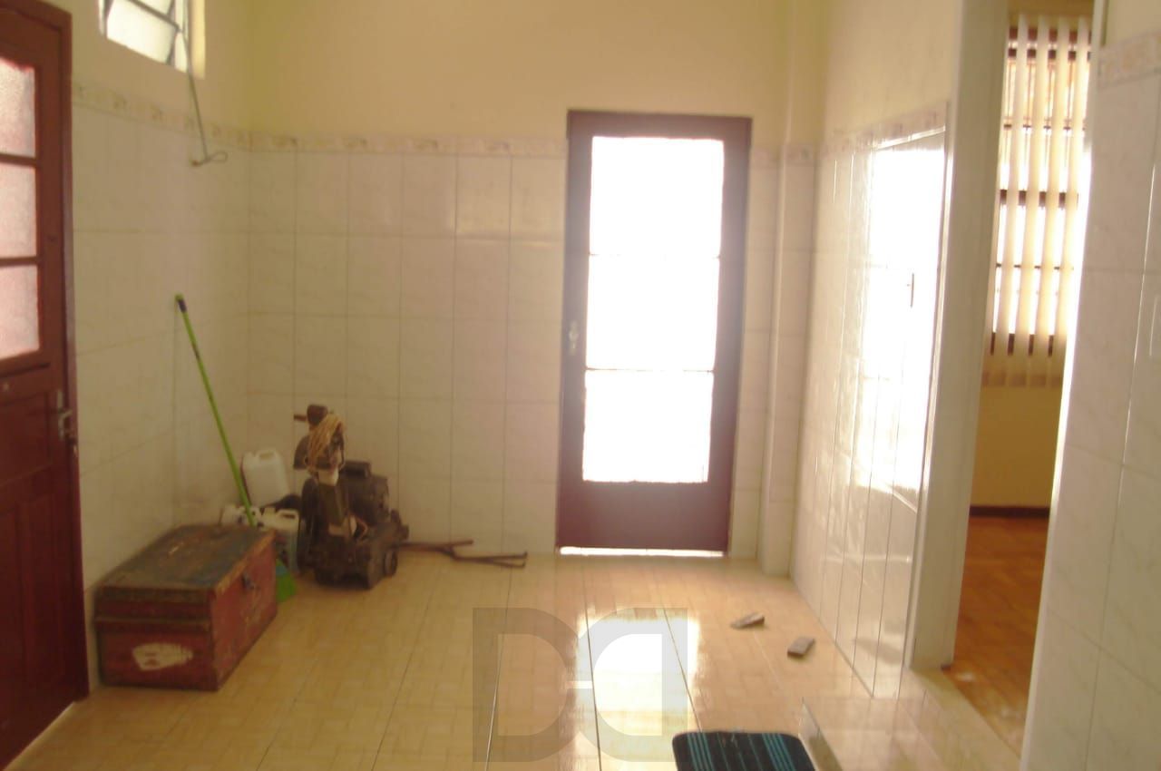 Vende Casa térrea com ótimo pátio - Ótima localização próximo do Hospital Conceição, supermercados, escolas, shopping — foto 4