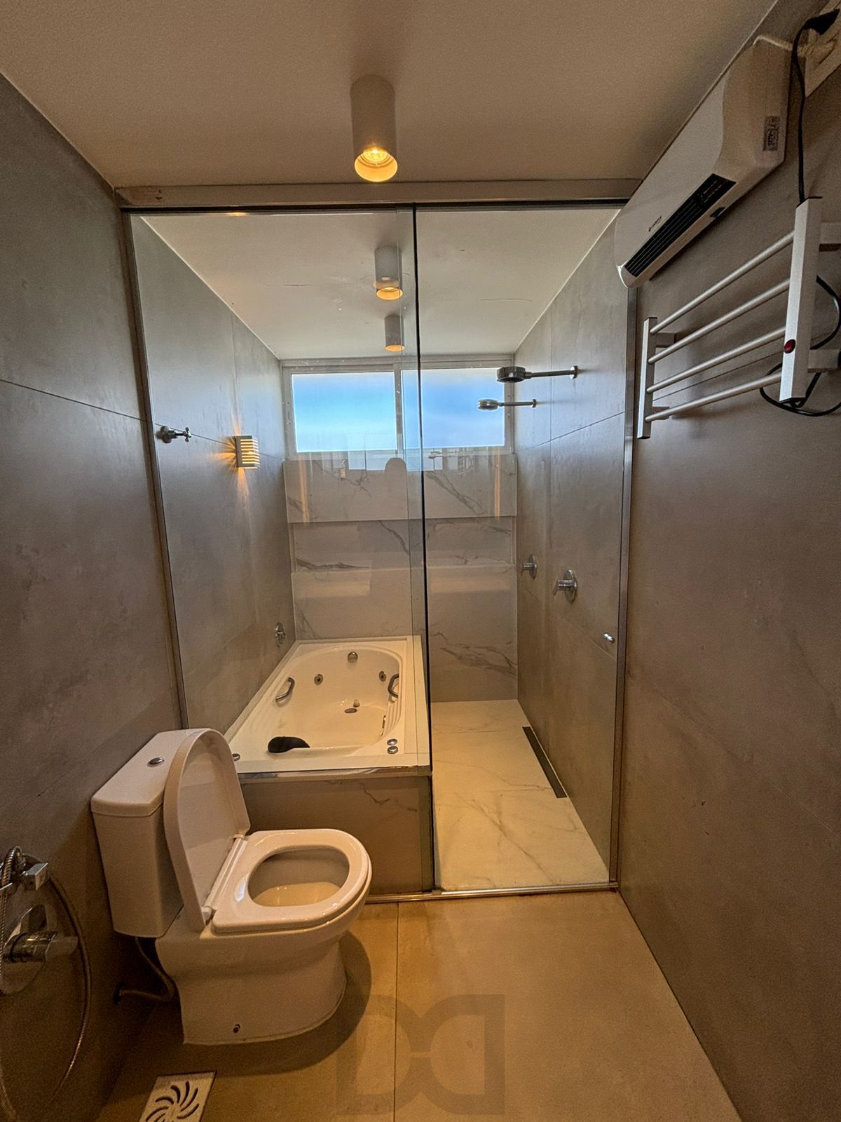 Casa 4 dormitórios, 1 suíte, 03 vagas, Bairro Três Figueiras, Porto Alegre. — foto 22