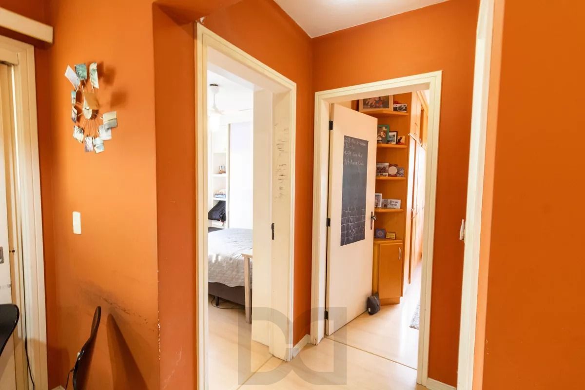 Apartamento 02 dormitórios - sacada com churrasqueira peças amplas em Tradicional condomínio no Bairro Cavalhada - 01 vaga escriturada — foto 10