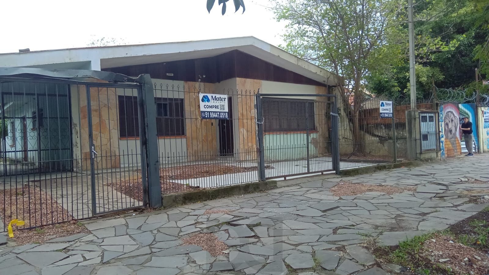 Casa Térrea Precisando de reforma ,  com 4 dormitórios e 3 vagas de garagem — foto 2