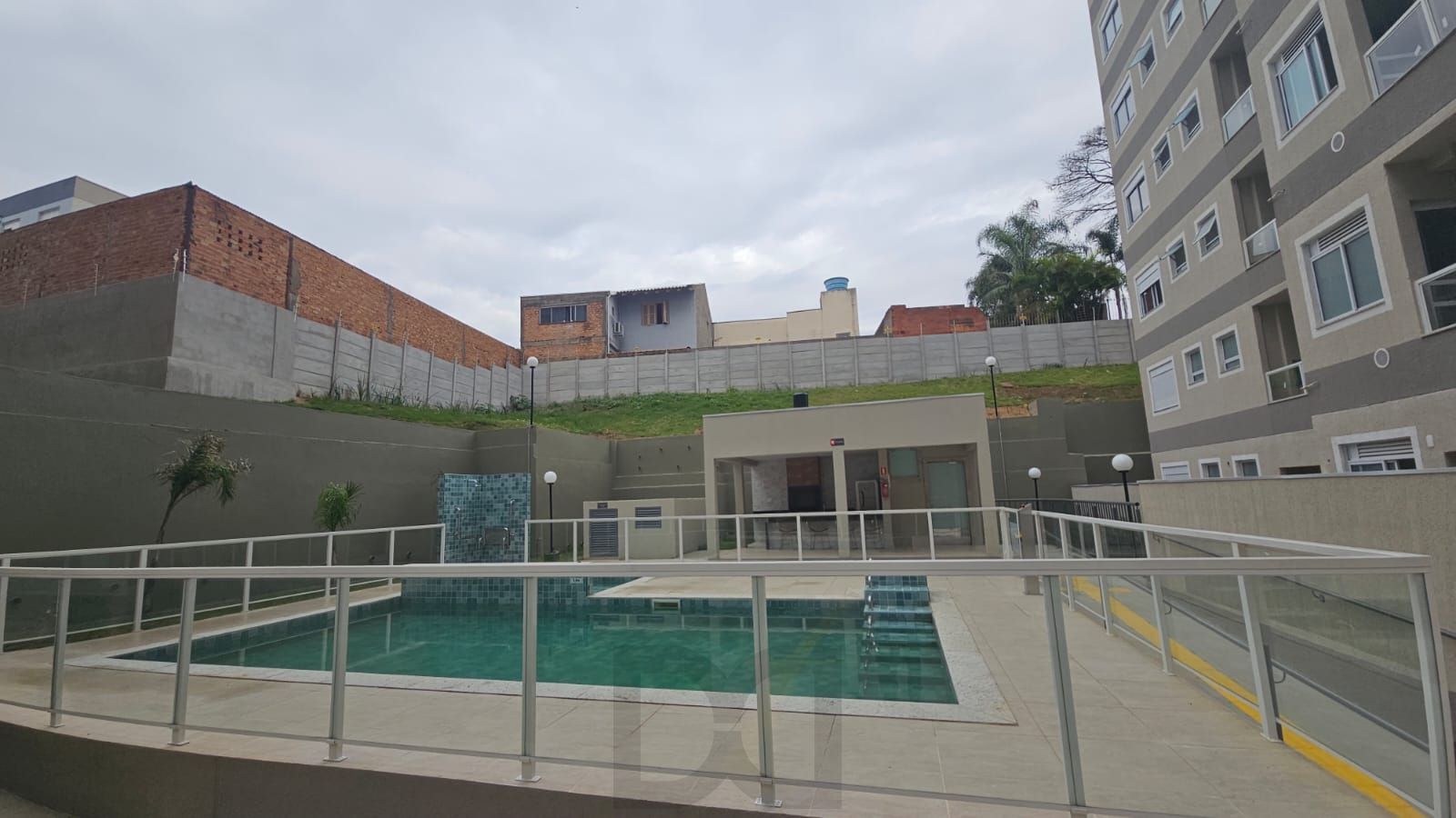 Apartamento 2 dormitórios , suíte , sacada com churrasqueira , 1 vaga de garagem coberta ! — foto 22