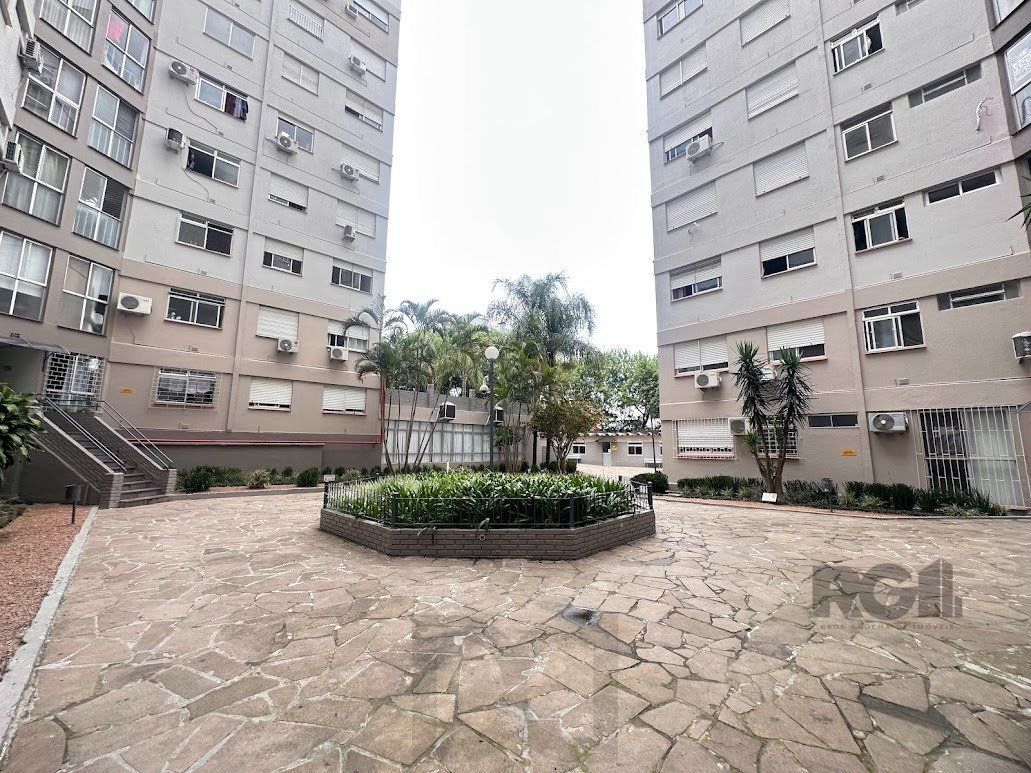 Apartamento a venda, dois dormitórios mobiliado no bairro Cristal. — foto 34