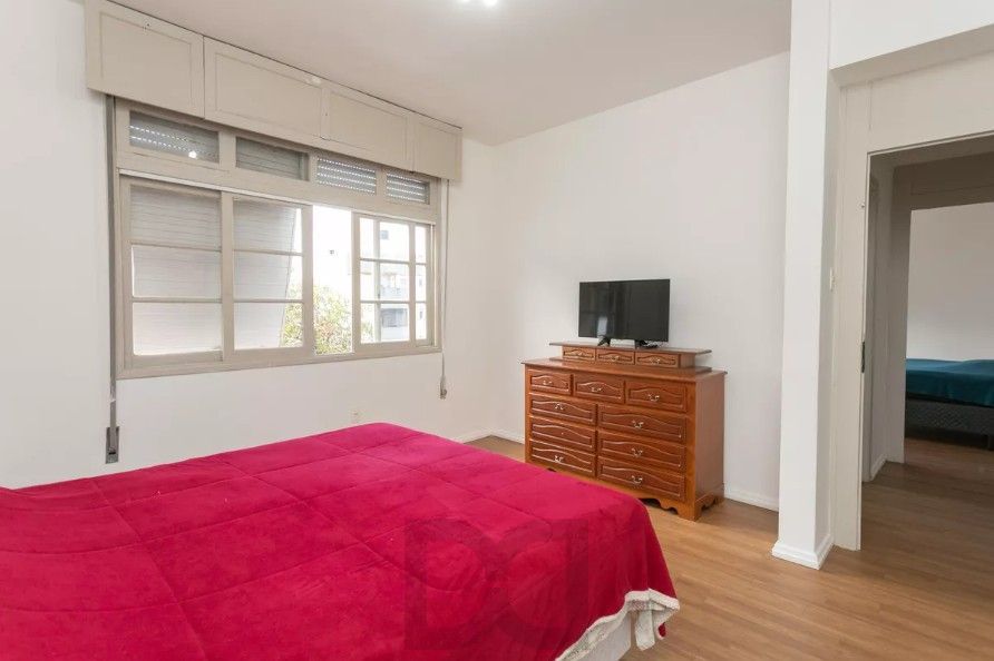 Amplo apartamento no Bairro Petrópolis com 2 vagas de garagem — foto 12