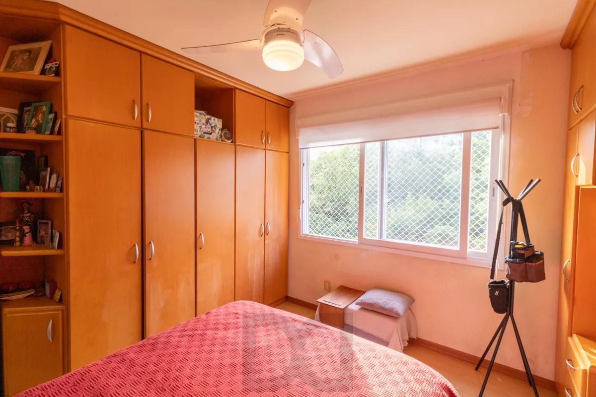 Apartamento 02 dormitórios - sacada com churrasqueira peças amplas em Tradicional condomínio no Bairro Cavalhada - 01 vaga escriturada — foto 19