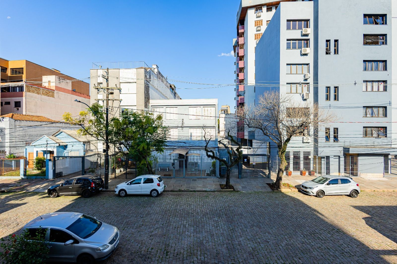 Apartamento a venda com dois dormitorios e vaga coberta no bairro Menino Deus. — foto 9