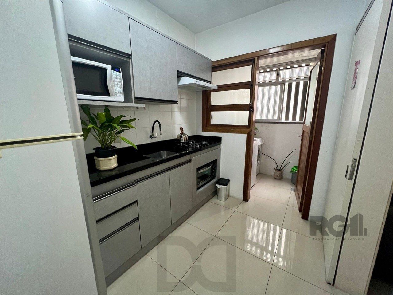 Apartamento 2 dormitórios mobiliado no bairro Partenon. — foto 9