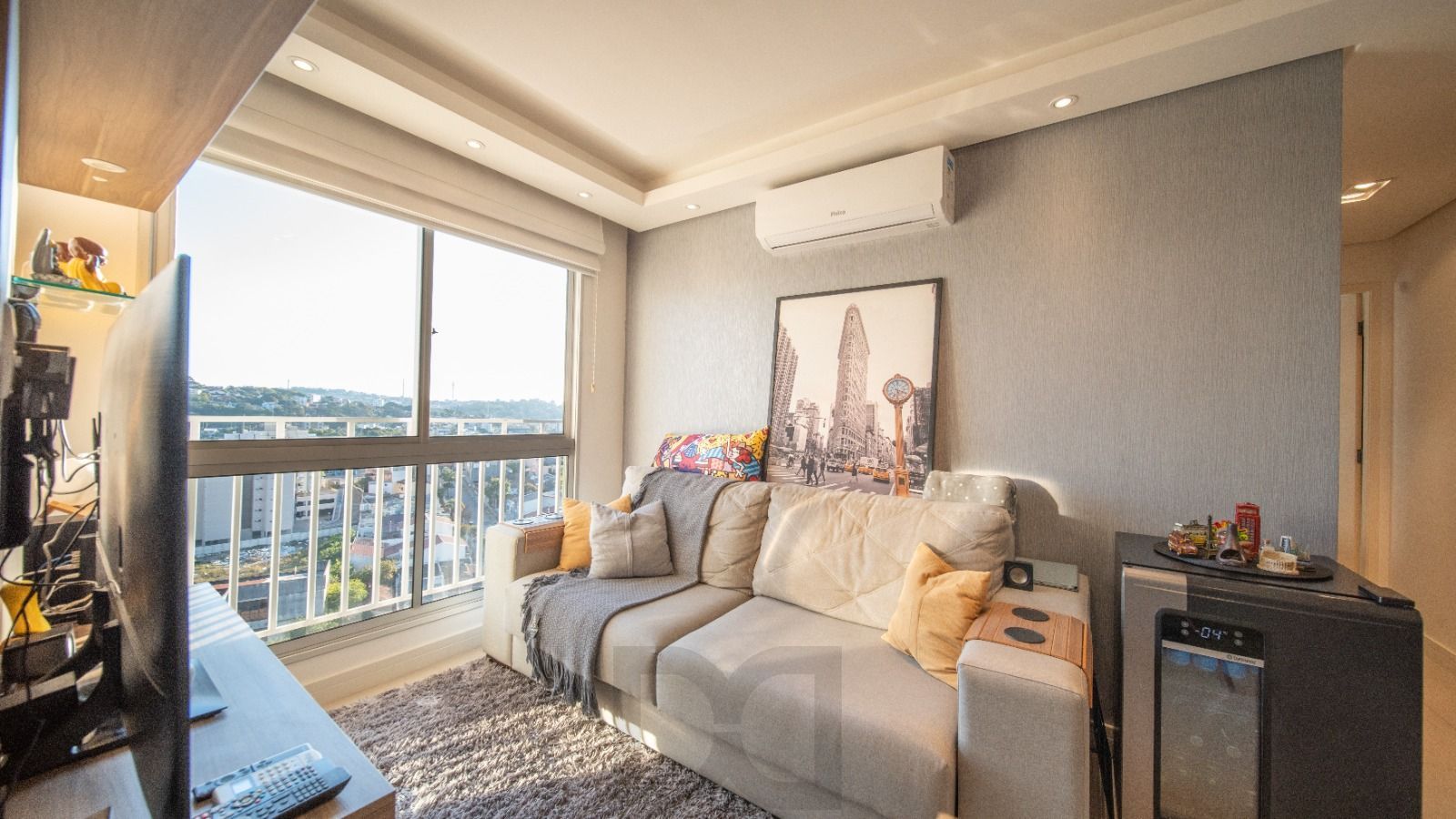 Apartamento 2 dormitórios com suíte, vaga coberta, bairro Glória, Porto Alegre — foto 1