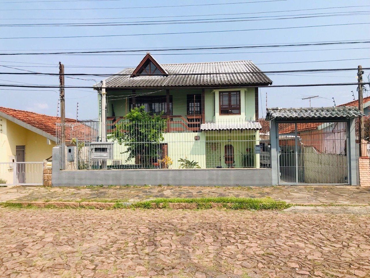 Casa para Venda - 279m², 6 dormitórios, sendo 2 suites, 3 vagas - Cavalhada, Poa — foto 1