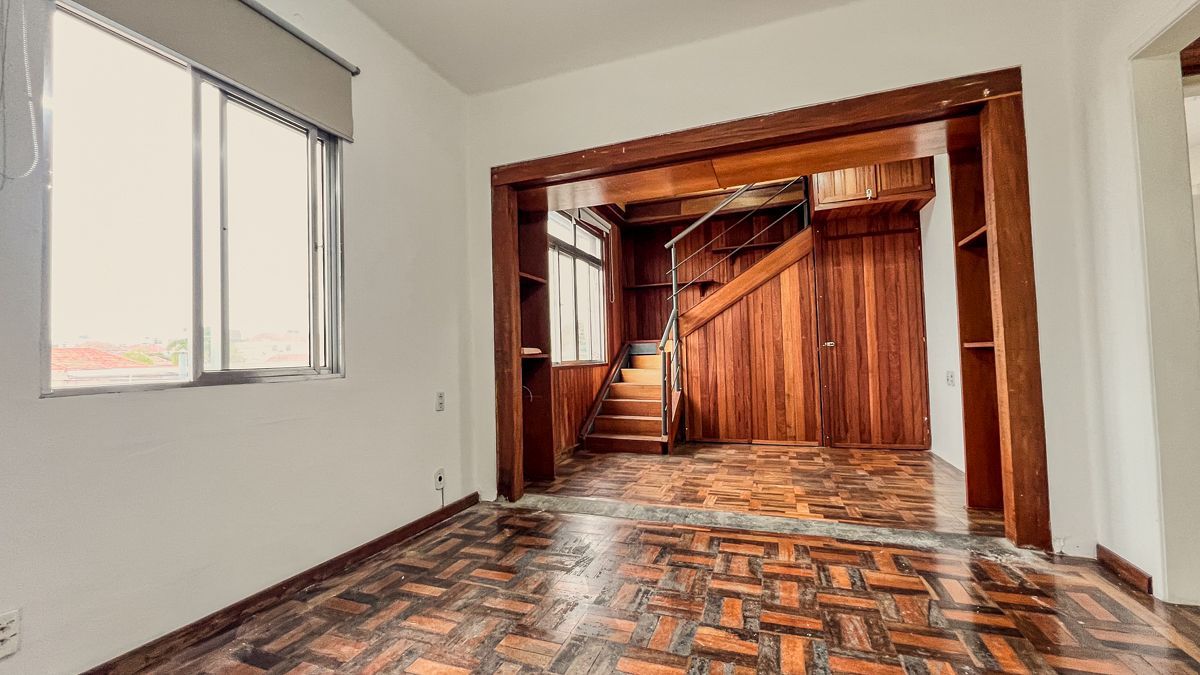 Apartamento com 02 quartos e 01 vaga, no Bairro Navegantes em Porto Alegre — foto 4