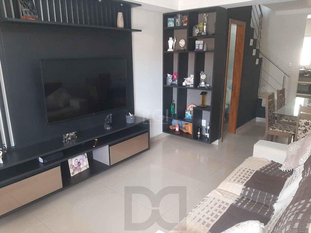 Casa com 2 quartos, 2 suítes, varanda, vaga, no bairro Aberta dos Morros, Poa/RS — foto 2