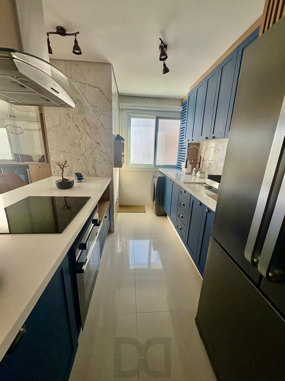 Apartamento à venda no Bairro Tristeza – Mobiliado. Lindo apartamento de 3 dormitórios, transformado em 2 dormitorios, sendo 1 suíte, com excelente distribuição dos ambientes. — foto 7
